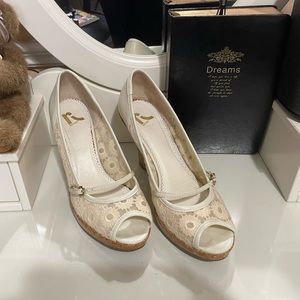 GUC Report Tristan Cream Wedge Size 9